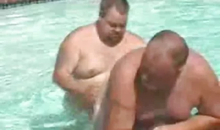 빌어 르 동영상 무료 홈 먹는 젊은 뜨거운 엉덩이를 가져옵