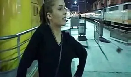 -대 보 르 클립 젖은 분홍색 여자와 마찰 큰 가슴