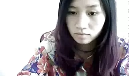 소녀와 짧은 강타 사람과 강아지를 사육