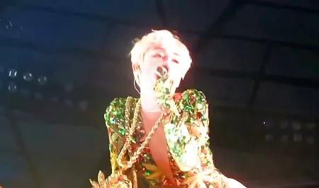 배꼽이 큰 블랙 성 포르노 동영상을 위한 무료 시계 딕 젊